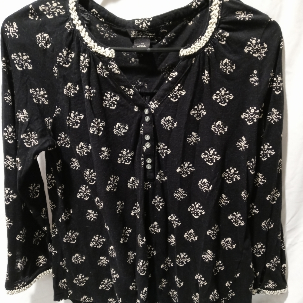 Lucky brand top med braided neck and arms